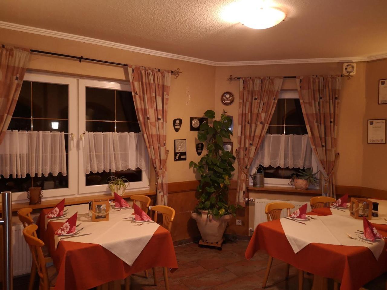 Gasthaus "Zur Alten Dorfschmiede" Metterich Екстериор снимка